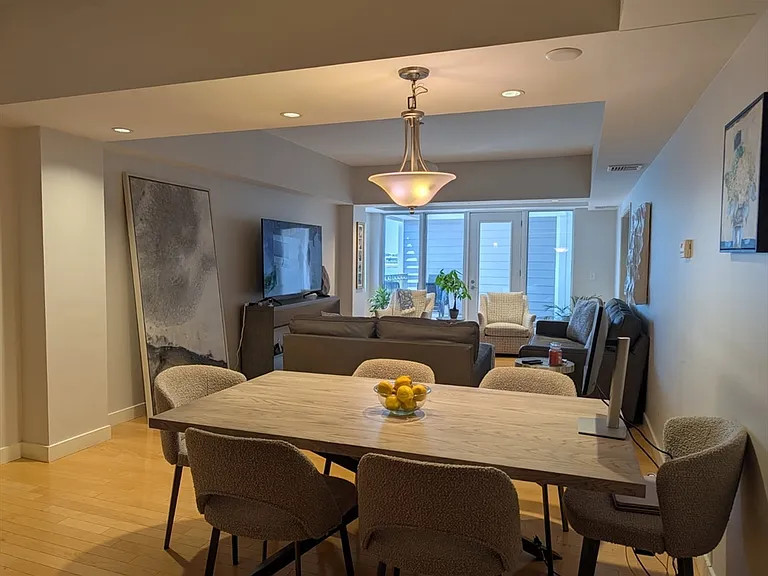 550 Pleasant St #404 — Photo 4