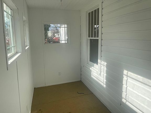 5th image of 717 Mississippi Ave NE