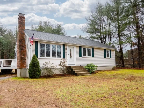 136 Broadmeadow Dr, East Bridgewater, MA 02333