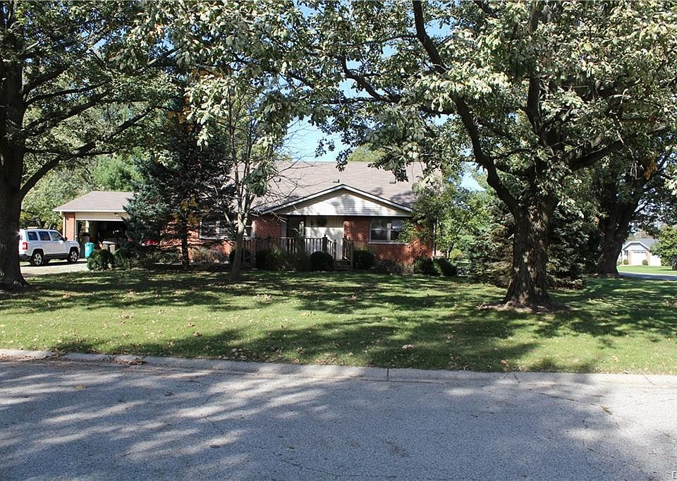 1st image of 485 Pinehurst Dr