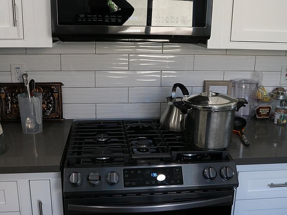 New stove and Microwave-All samsung appliances