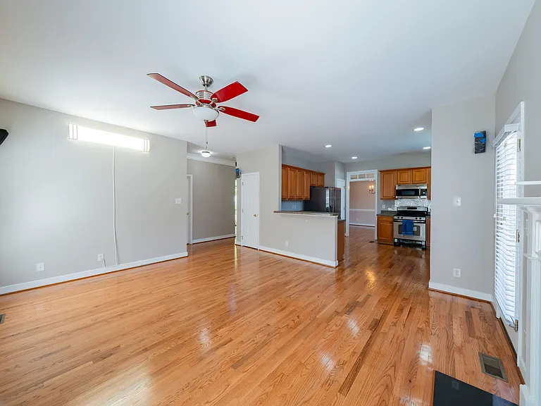9721 Pemberton Crossing Dr — Photo 30