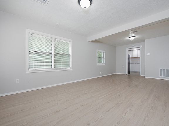 4th image of 227 W Johnson St
