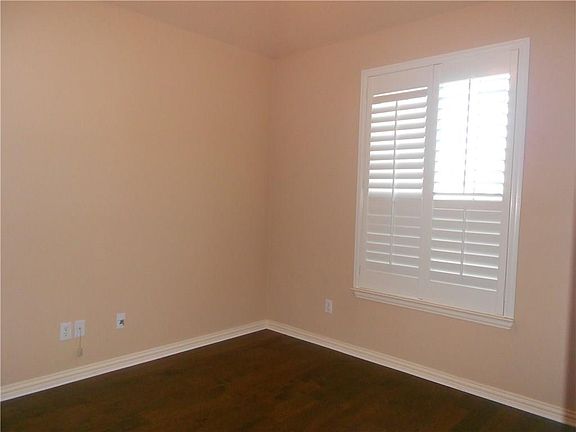 3rd image of 218 Creekwood Dr