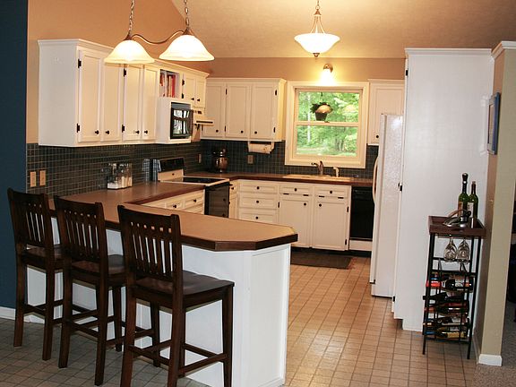 3rd image of 5253 Oakdale Dr