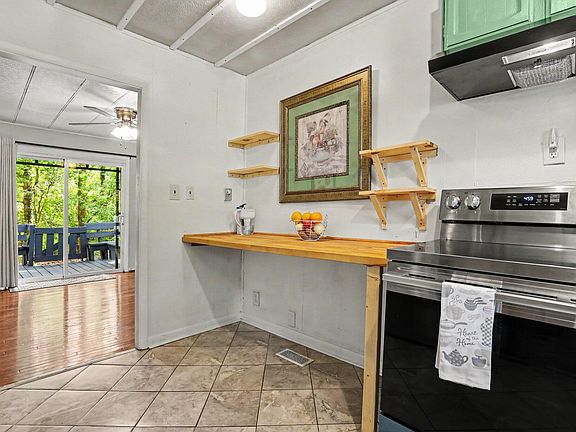 5th image of 7201 Bentley Cir