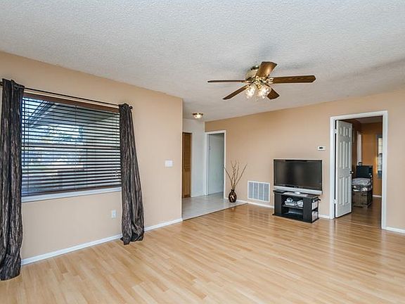 5th image of 420 Evergreen Dr