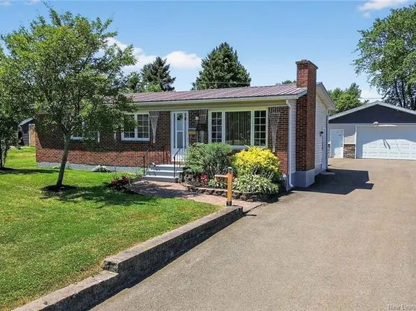 39 Laurelle Ave, Moncton, NB E1G 1G2