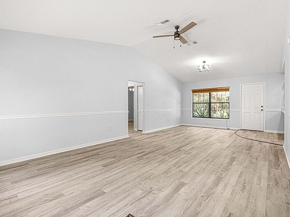 4th image of 716 SE 31st Ave