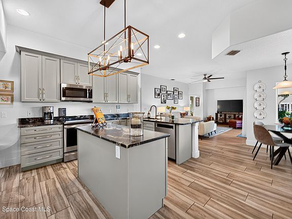 4th image of 3726 Sunward Dr