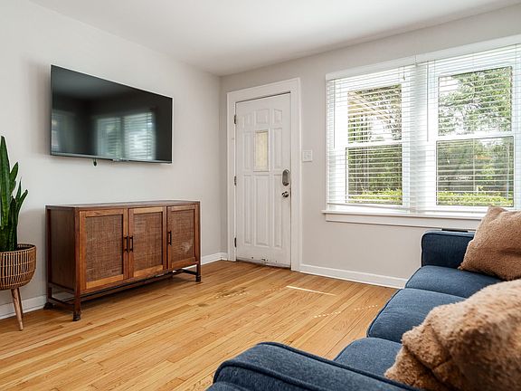 5th image of 2515 Yonge St