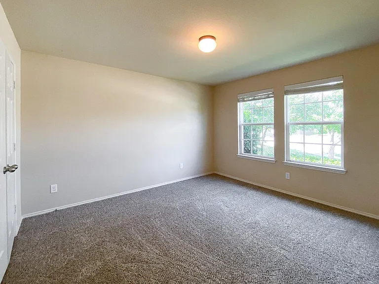 6940 Derbyshire Dr — Photo 15