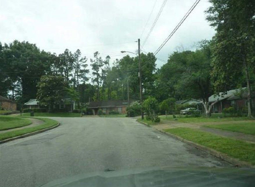 2nd image of 3199 Beechmont St