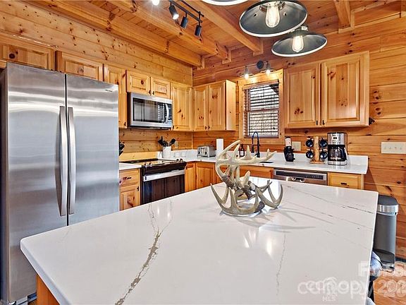 5th image of 552 Lake Rd