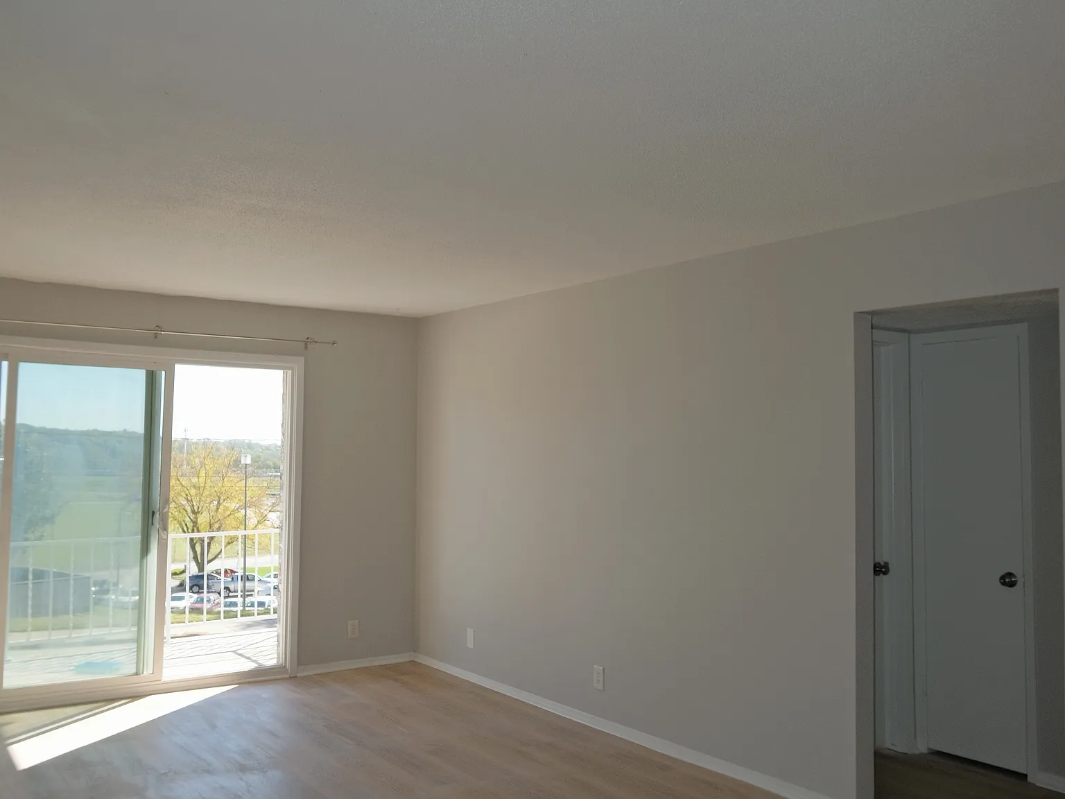 2 bed, 900 sqft, $1,250 — Photo 3