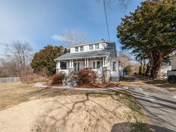 563 Raymond Hill Road, Montville, CT 06382