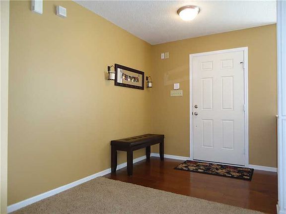 3rd image of 724 Thornwood Ct