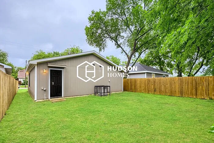 3639 Pine St — Photo 12