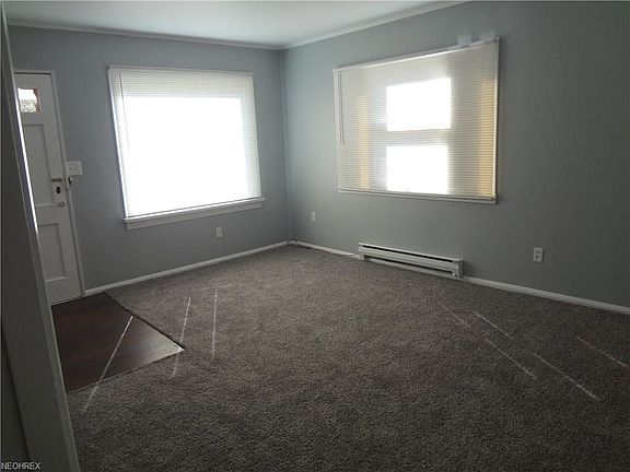 4th image of 1372 Meadowbrook Ave SE