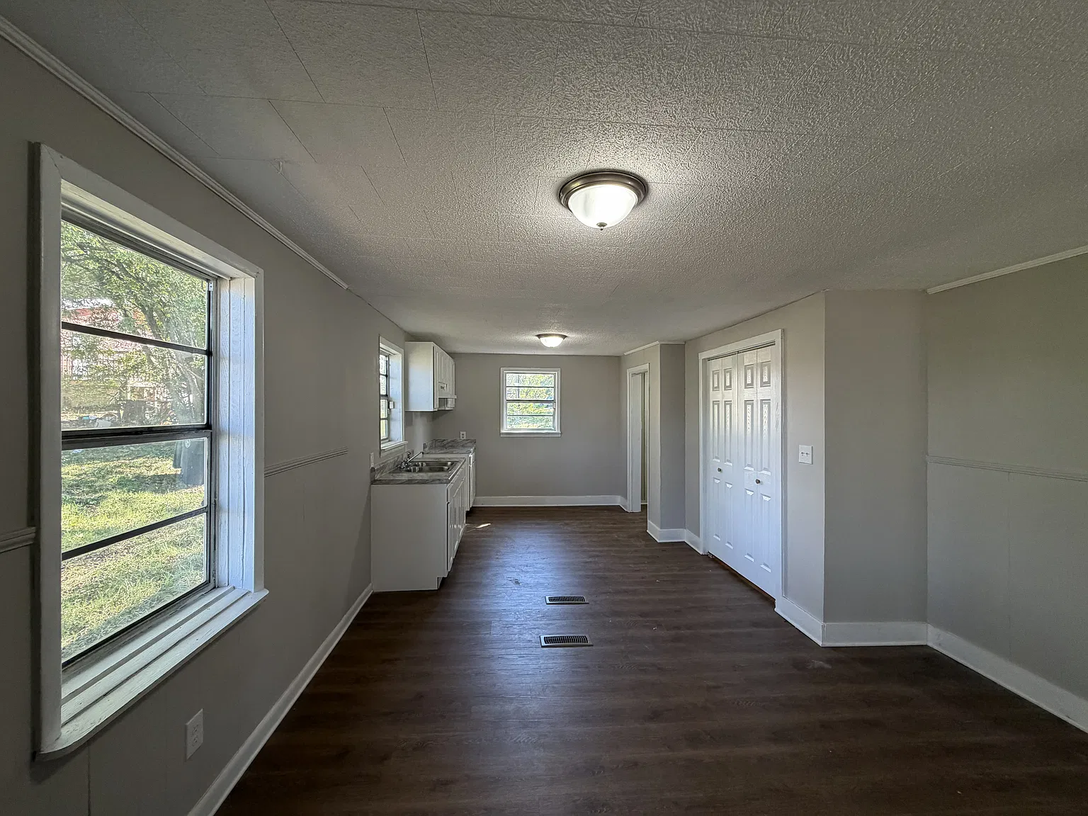 3 bed, 1079 sqft, $1,200 — Photo 3