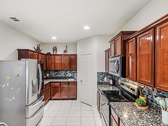 3rd image of 1809 Mesquite Ln