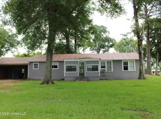 105 Cherry Ave, Newhebron, MS 39140
