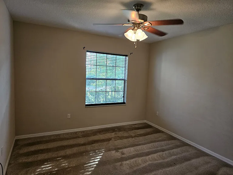 34 Richmond Dr — Photo 17