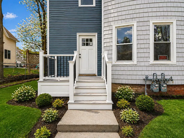 39 Gates St #1 — Photo 3
