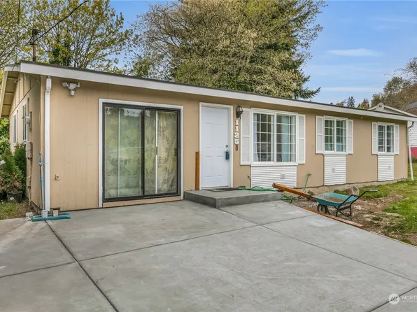 1125 S 211th Place, Des Moines, WA 98198
