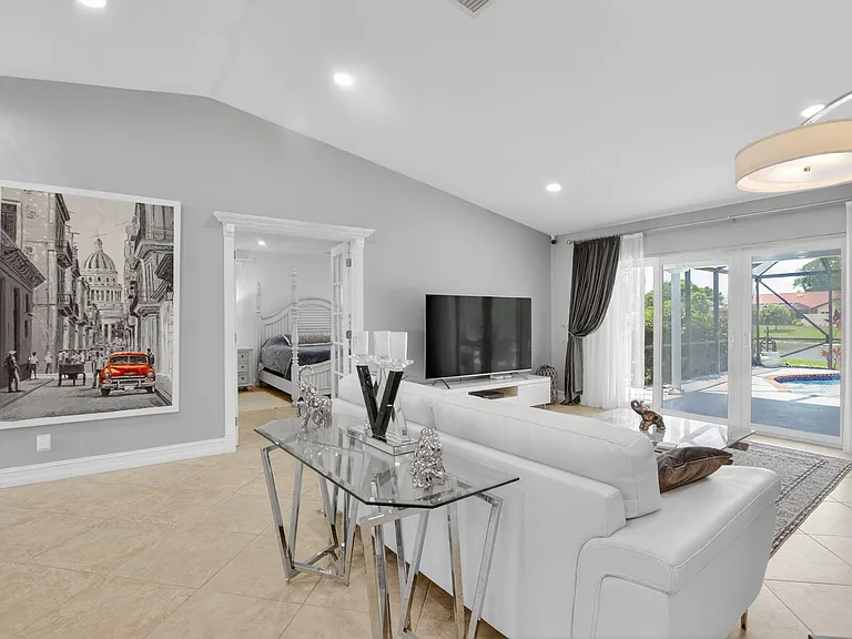 10305 Crosswind Rd — Photo 11