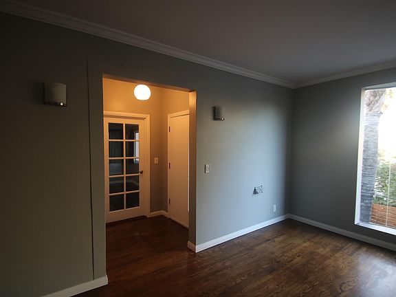 4th image of 1726 Kent St