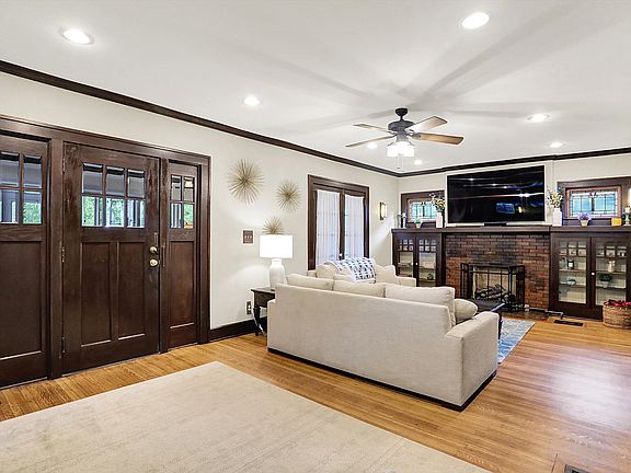 4th image of 3918 N Park Ave