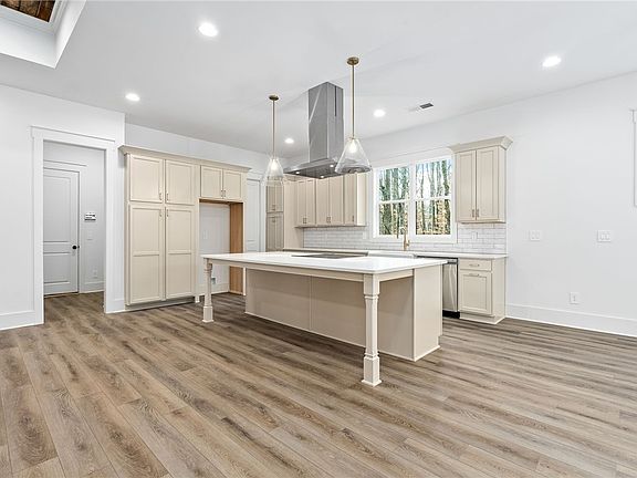 5th image of 124 Fern Ridge Ln