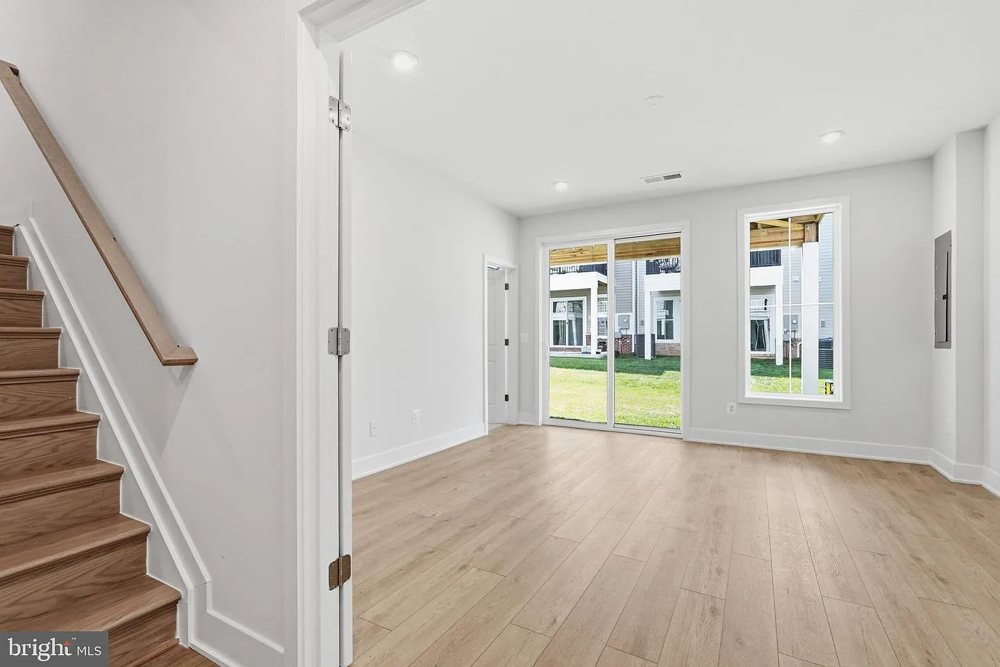 4 bed, 5.0 bath, 2986 sqft, $4,200 — Photo 3