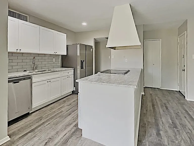10023 Deer Hollow Dr — Photo 3