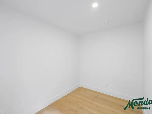 236 West 15th Street image 4 of 9