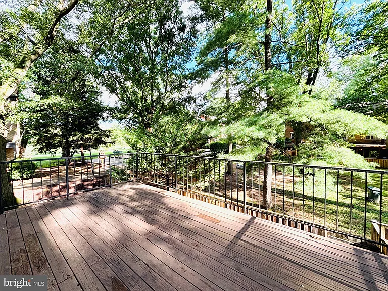 11741 N Shore Dr — Photo 10