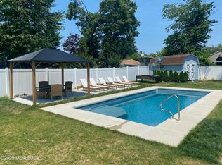 7 Peachtree Rd, Oakhurst, NJ 07755