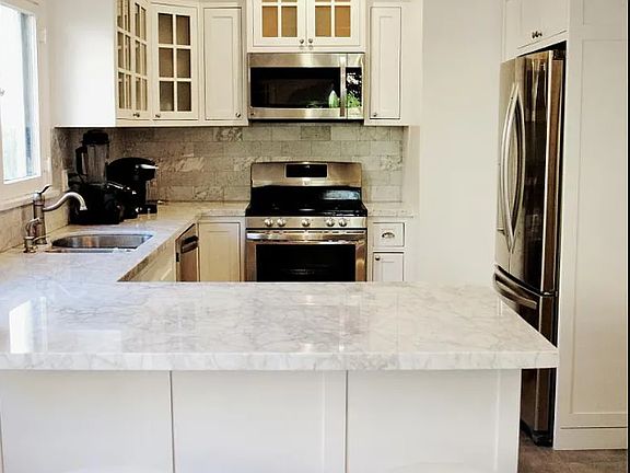 5th image of 352 1/2 N Sierra Bonita Ave #352-1/2