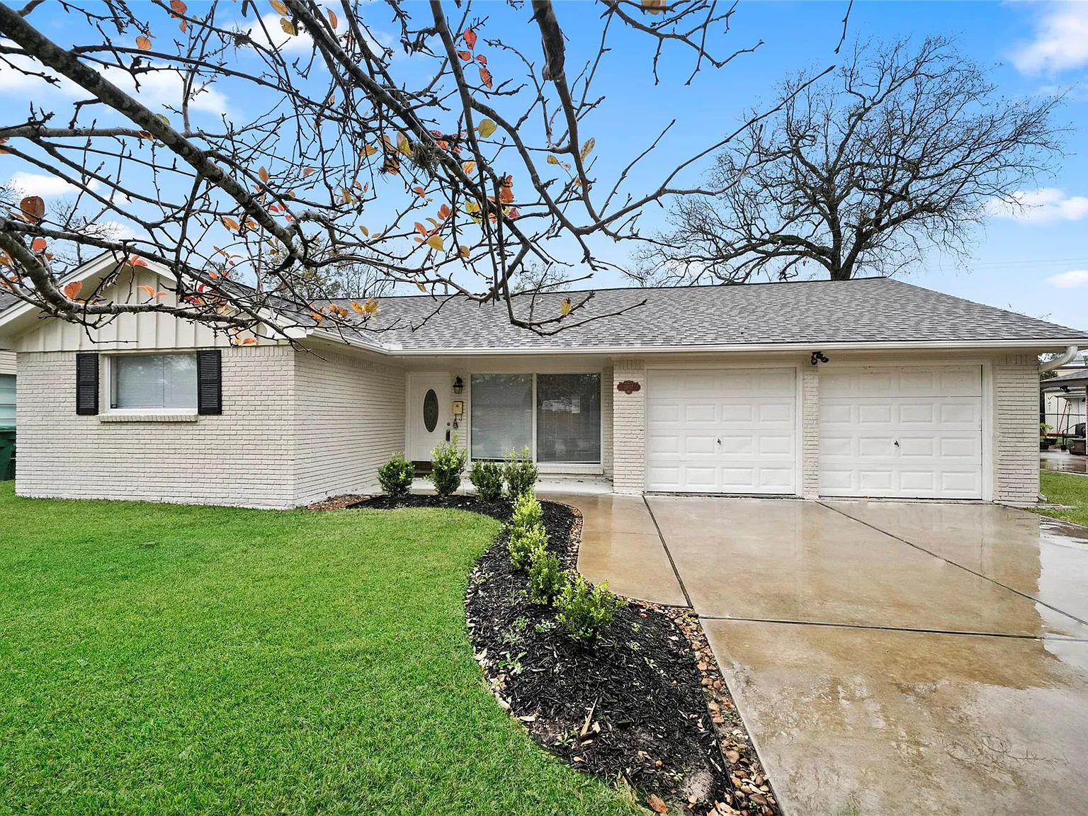3 bed, 2.0 bath, 1622 sqft, $2,400 — Photo 2