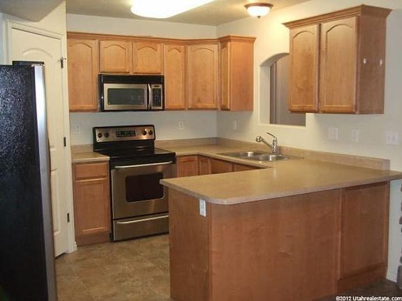 3rd image of 946 W 630 S Unit 44