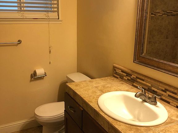 4th image of 604 W Sussex Way