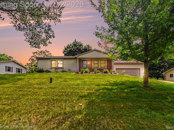 136 Endicott Dr, Howell, MI 48843