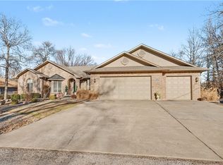 16 Monikie Dr, Bella Vista, AR 72715