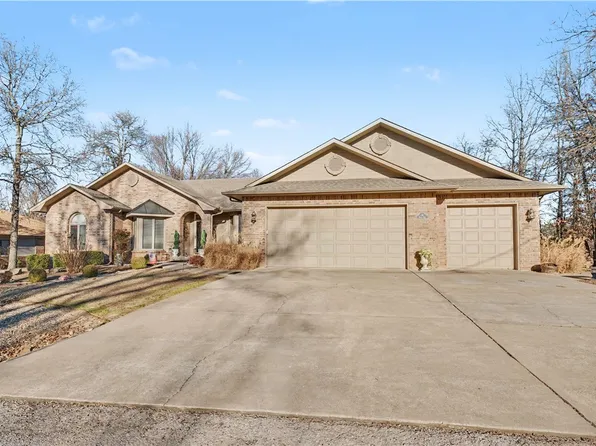 16 Monikie Dr, Bella Vista, AR 72715