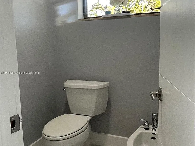 7521 SW 56th St — Photo 24