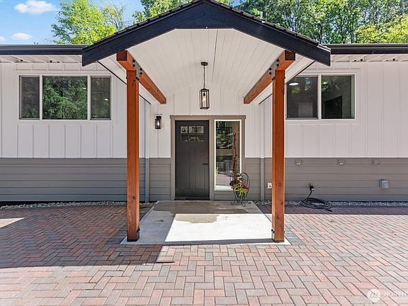 4th image of 2032 N Castle Way
