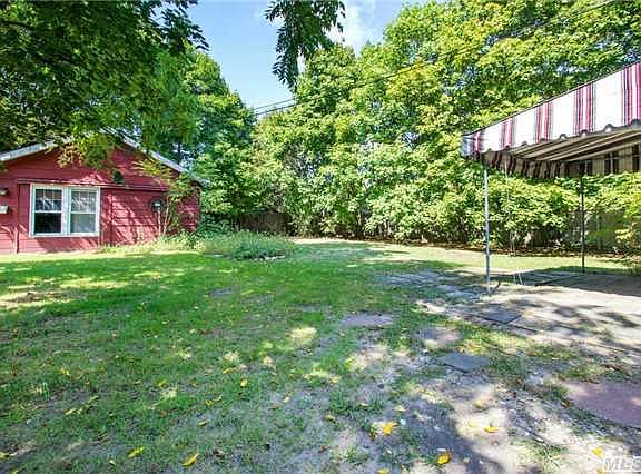 3rd image of 82 Pine Neck Ave