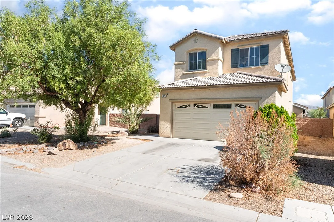 5 bed, 2.5 bath, 2116 sqft, $2,100 — Photo 2