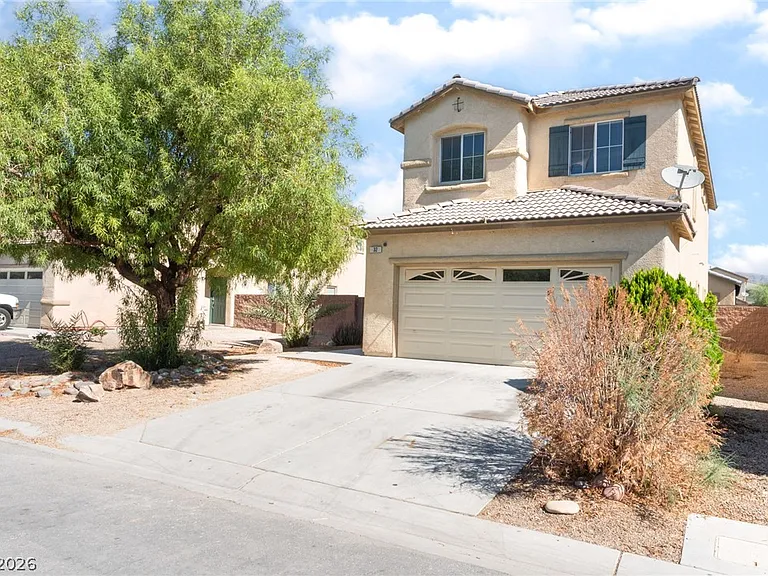 32 Rosa Rosales Ct — Photo 2
